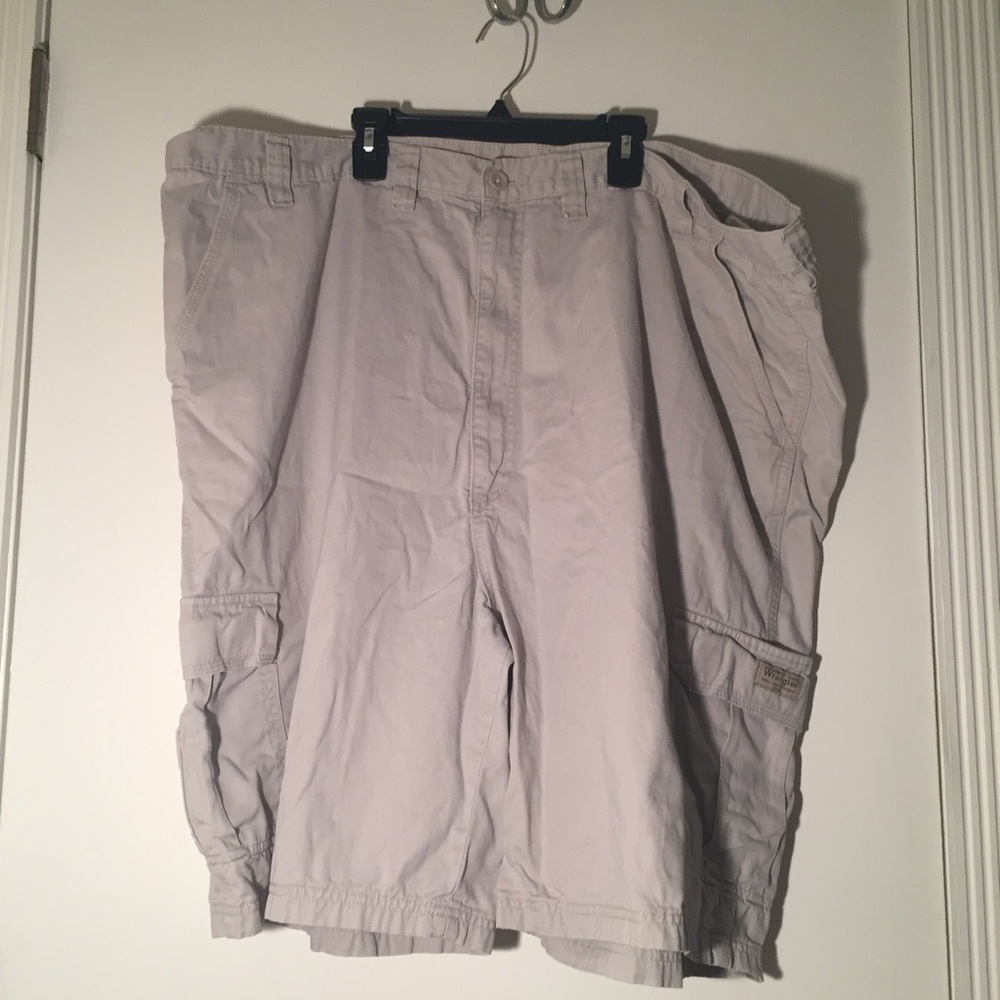 Wrangler sz 48 Khaki Cargo Shorts